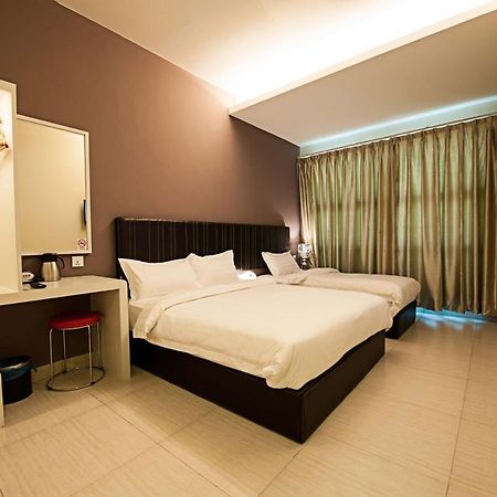 Seven Hotel Putatan Εξωτερικό φωτογραφία