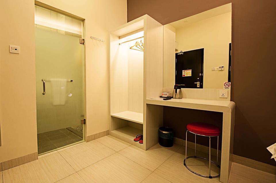 Seven Hotel Putatan Εξωτερικό φωτογραφία