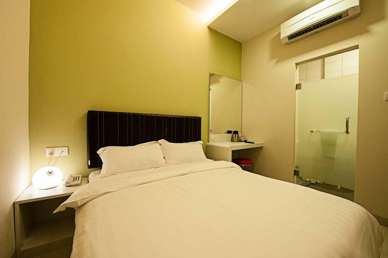 Seven Hotel Putatan Εξωτερικό φωτογραφία